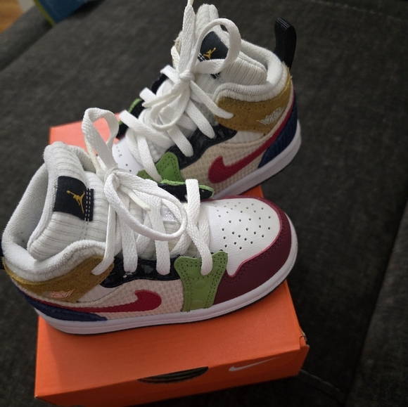 Nike Multicolor Kids Sneakers - Picture 4 of 16